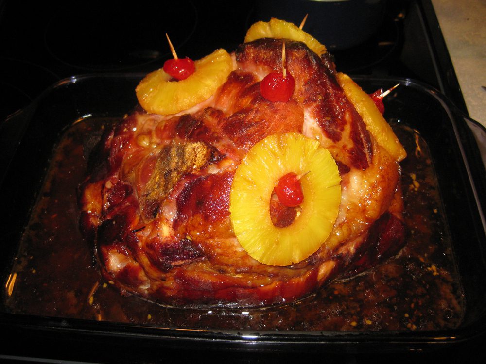 Baked ham with pineapple rings